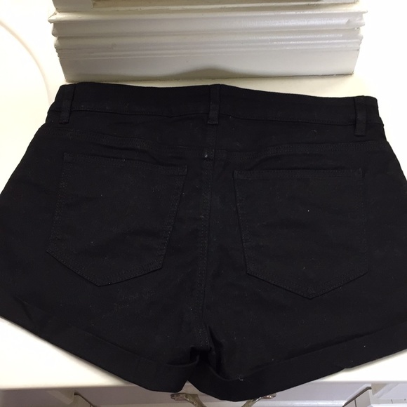 H&M Shorts - Picture 2 of 3